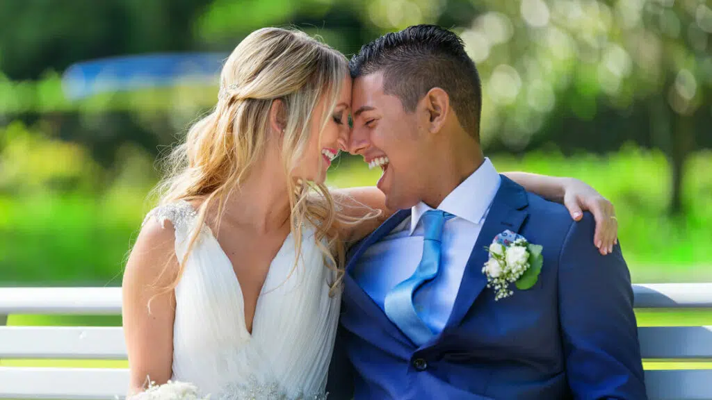 lachendes_Hochzeitspaar_Hochzeitsfotograf_Erkärungsvideo_Frauenfeld