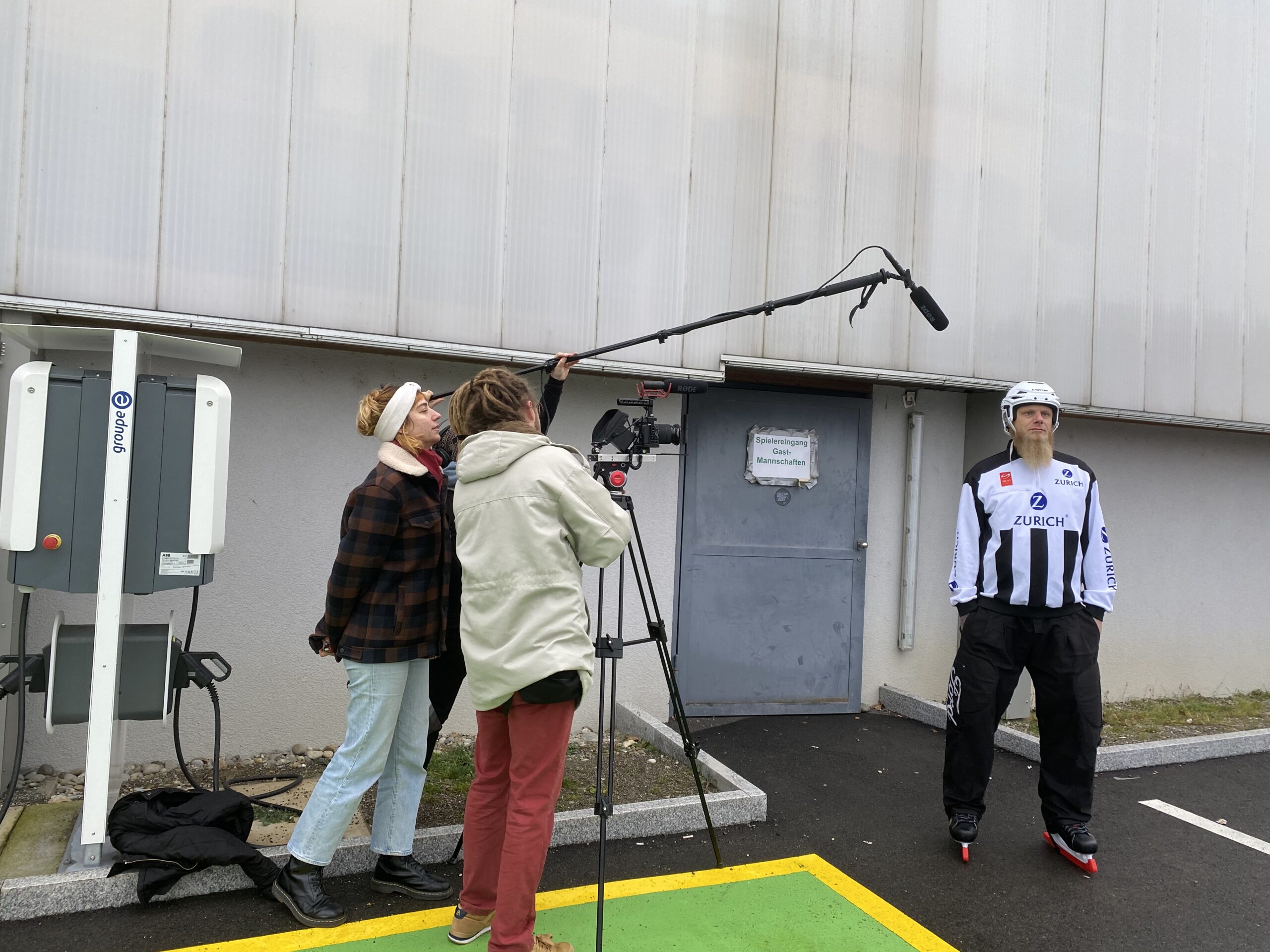 am-set-vom-film-storrytelling-video-kurzfilm-schauspieler-header-werbung-set-geenlight-videoproduktionen