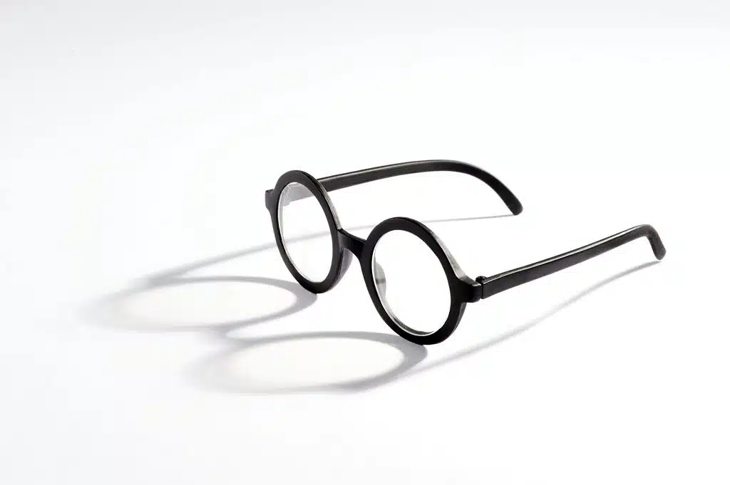 Eine schwarze Brille für Optiker Marketing Basel, Frauenfeld. Videoproduktion.