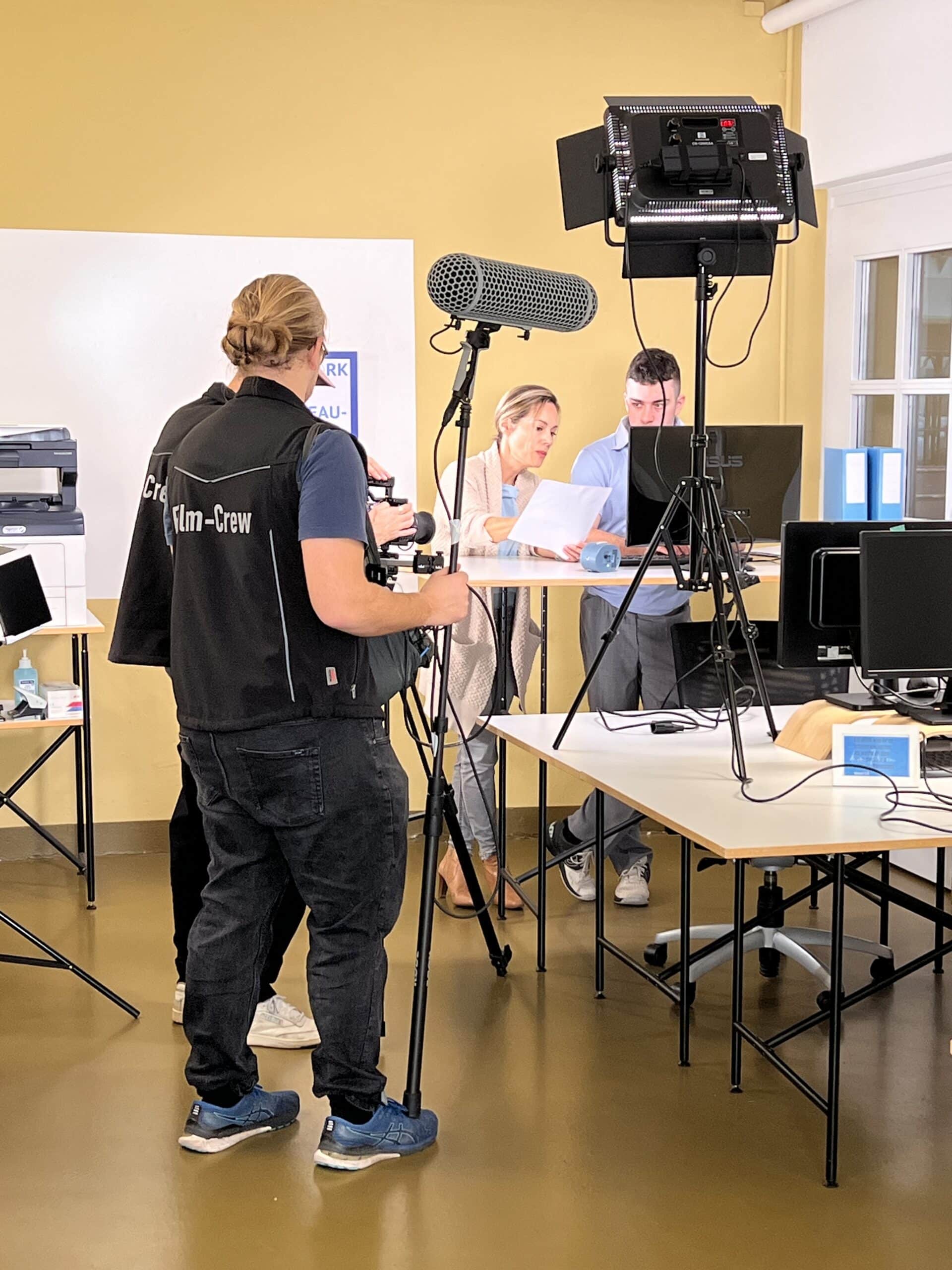 Videoproduktion mit Animationen Team auf dem Set in Basel oder Frauenfeld