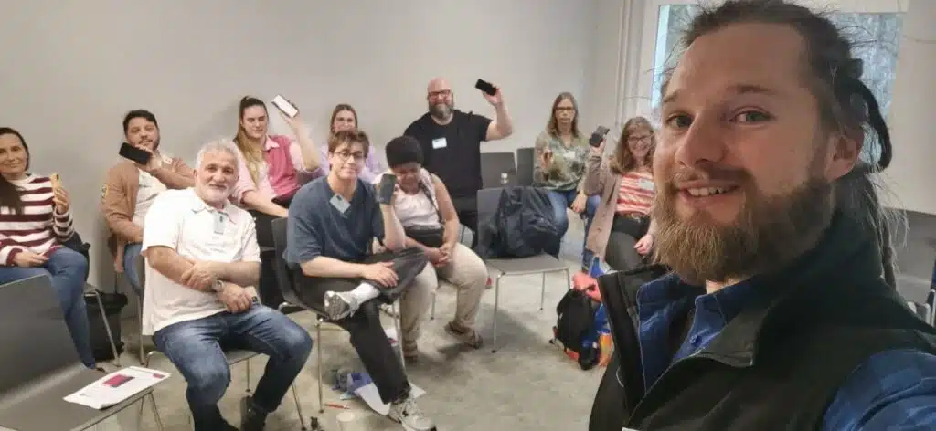 bild von enem inkluencer video oder medienprodukton workshop in der sozialen institution in basel schweiz.jpg